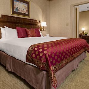 Minisuite One King Bed